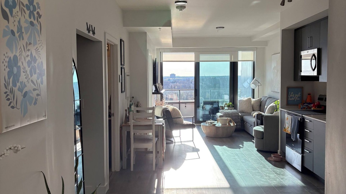 Hull Apartment | 2-bed apartment in beautiful Ottawa/Gatineau-WiFi, AC, pets welcome