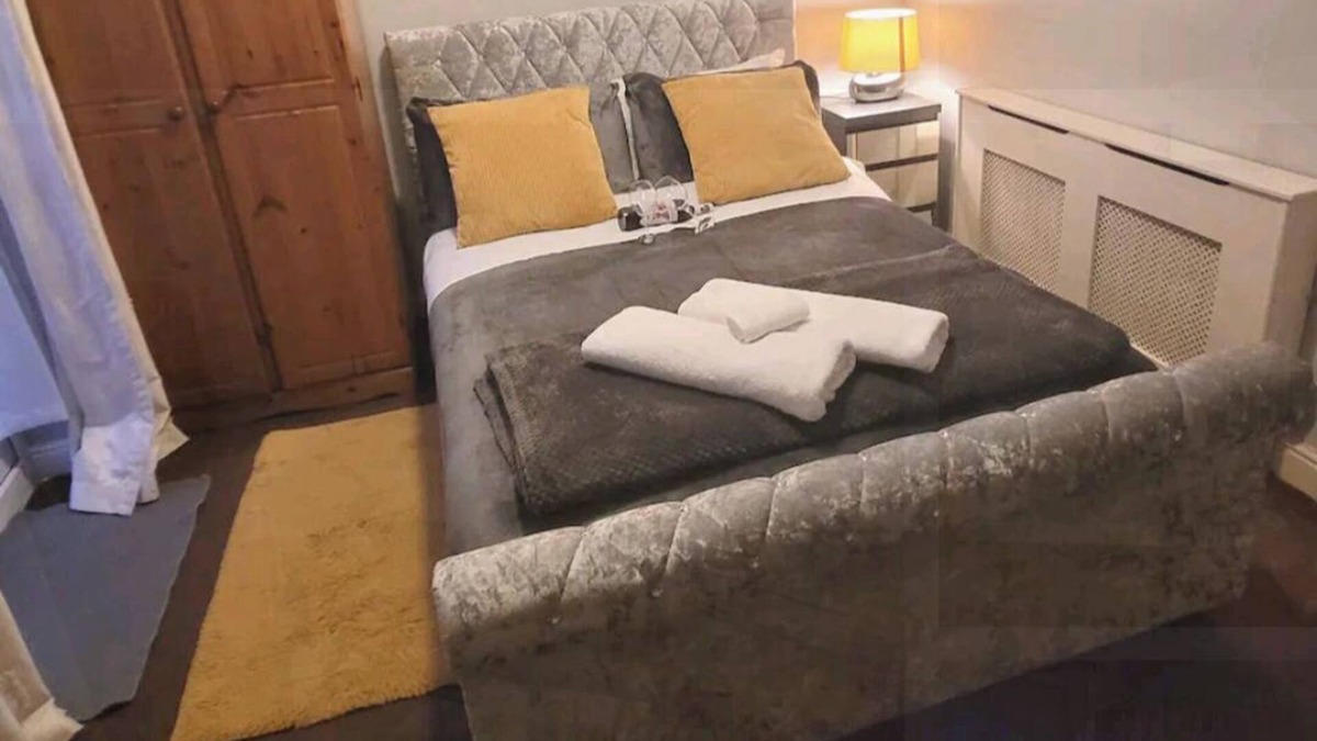 Levenshulme Apartment | 2-Bed Apartment, Sleeps 4,On-site parking