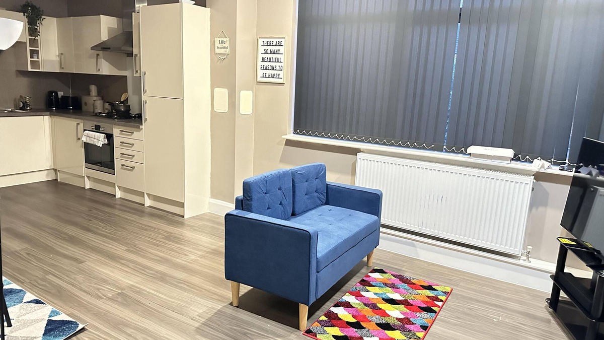 Dudley Apartment | 2 Bed Apartment - Sleeps 4 - Wifi - Parking
