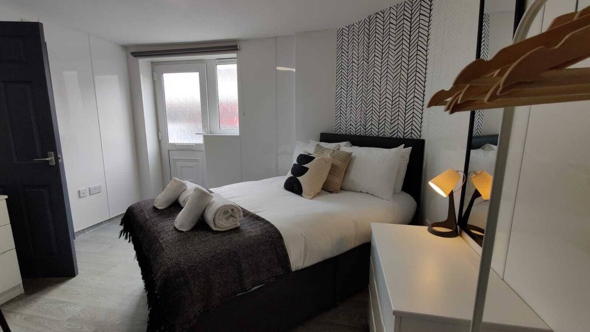 St. Thomas Apartment | 2 Bed Apt, 2 En-Suites, Fully Equipped Kitchen