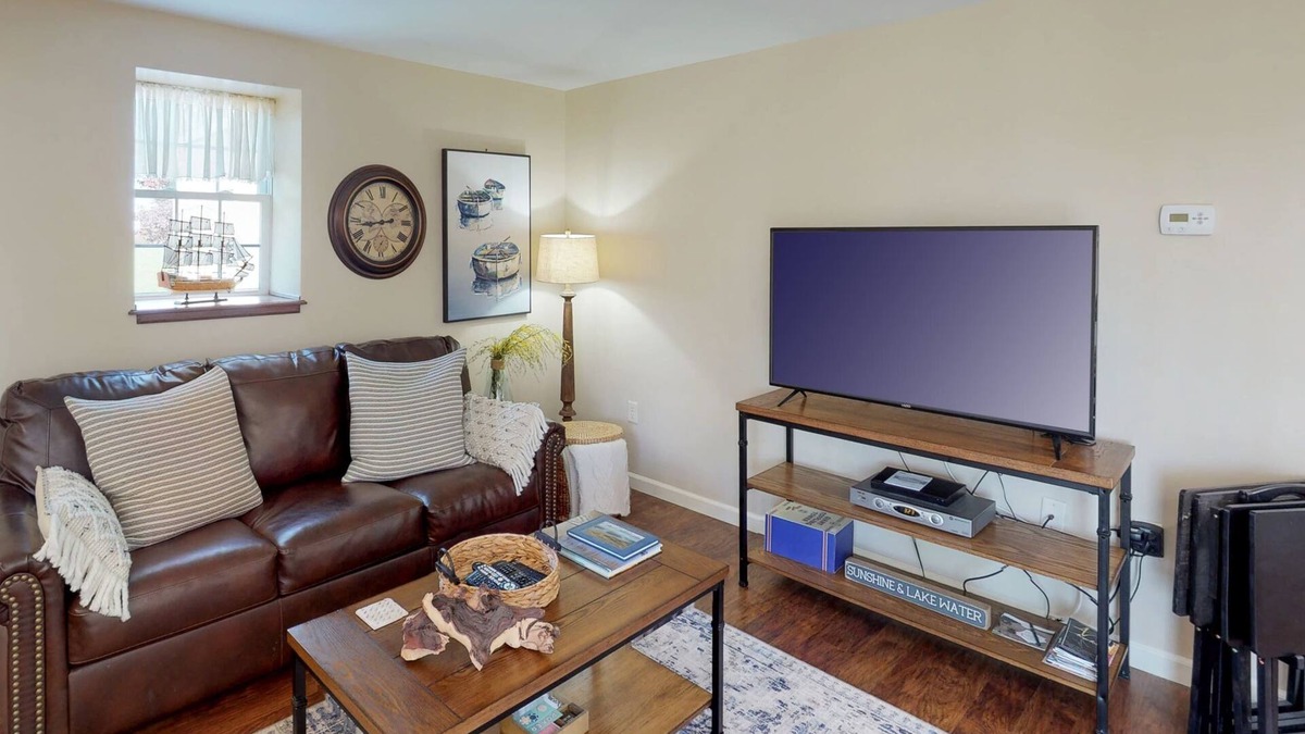 Skaneateles House | 2 bed Carriage House/Pet friendly-Walk to Village