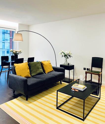 Nine Elms Apartment | 2 Bed Central Apartment Near Battersea by Mario - Free WiFi