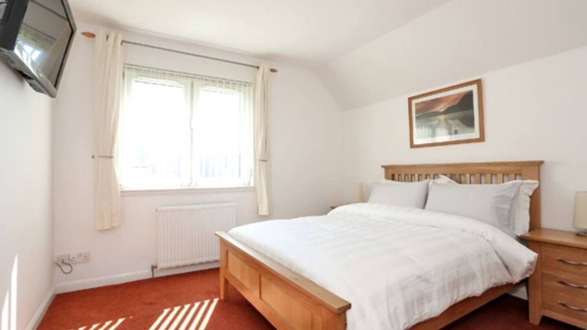Central Aberdeen Apartment | 2-Bed Condo Best of Beach & City, FREE Parking!