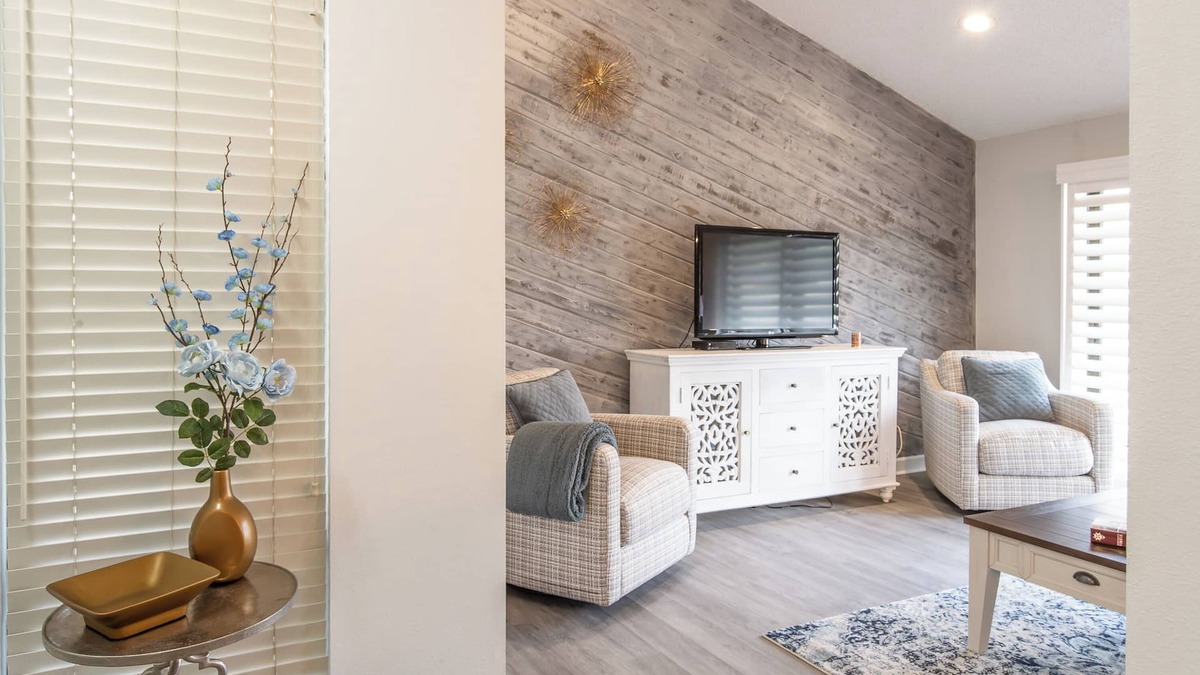 Nichols Condo | 2 Bed Condo w/Pool 1 hr to Theme Parks and Beaches