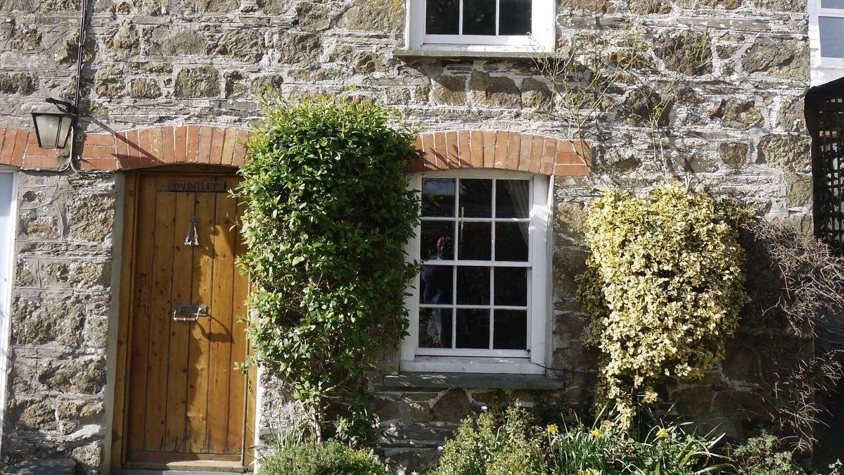 St Minver Cottage | 2 bed Cornish dog-friendly holiday cottage, near Rock, North Cornwall, UK.