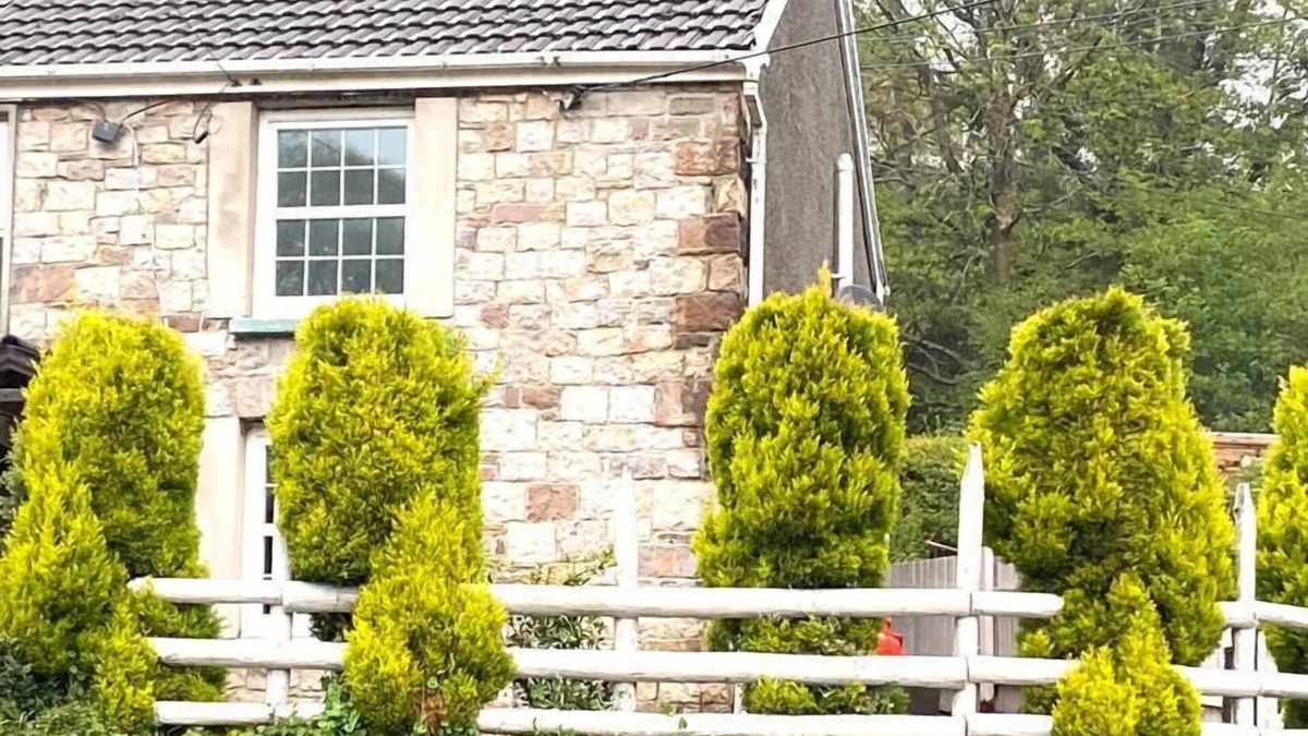 Cwm-twrch Isaf Cottage | 2-Bed Cottage in in Welsh Valley Nr Swansea