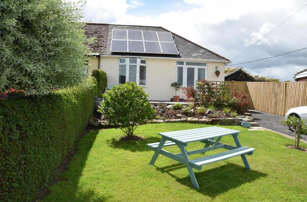 Tibshelf House | 2-Bed Cottage - Sleeps4 - Garden - Bbq