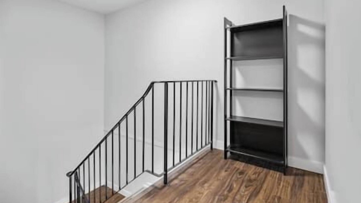 Signal Hill House | 2 Bed | Fenced Backyard | Near Parks
