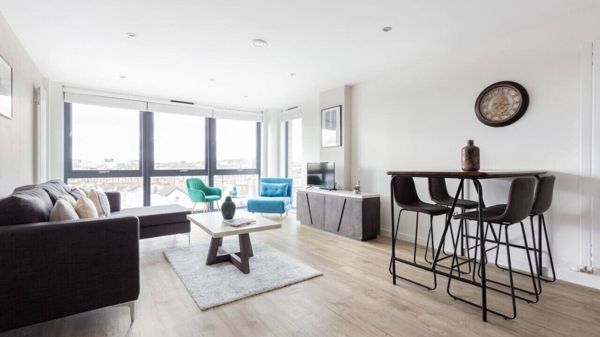 Camden Town with Primrose Hill Apartment | 2 Bed Flat in the Heart of Camden