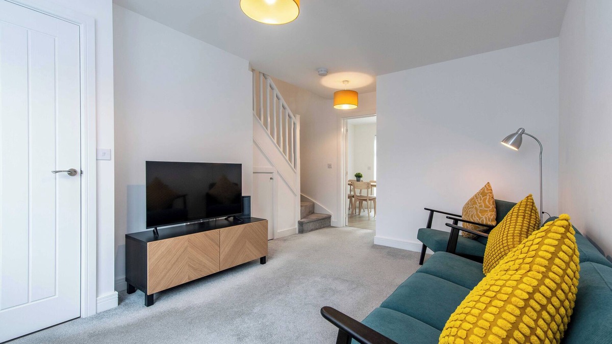 Newark House | 2-Bed Home in Quiet Neighborhood with Parking & Wifi