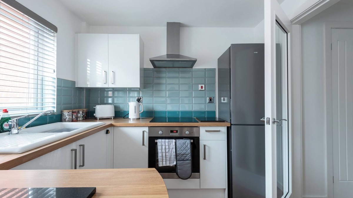 Hull House | 2 Bed Home near Hull Marina for contractors and families.