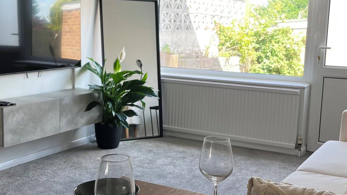 Mapperley House | 2 bed house in Nottingham with Balcony and free parking-10 min from city centre