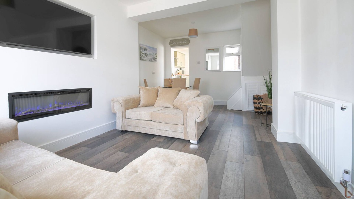 Coed-Y-Paen House | 2 Bed House - Quick Drive to Brecon Beacons & more