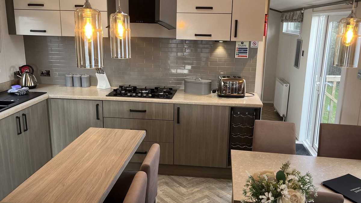 Knott End-on-Sea Cabin | 2-Bed Lodge Near Garstang and Poulton-Le-Fylde