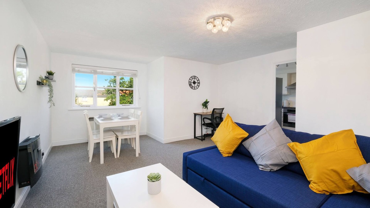 Enfield Lock Apartment | 2 bed Luxury Apartment