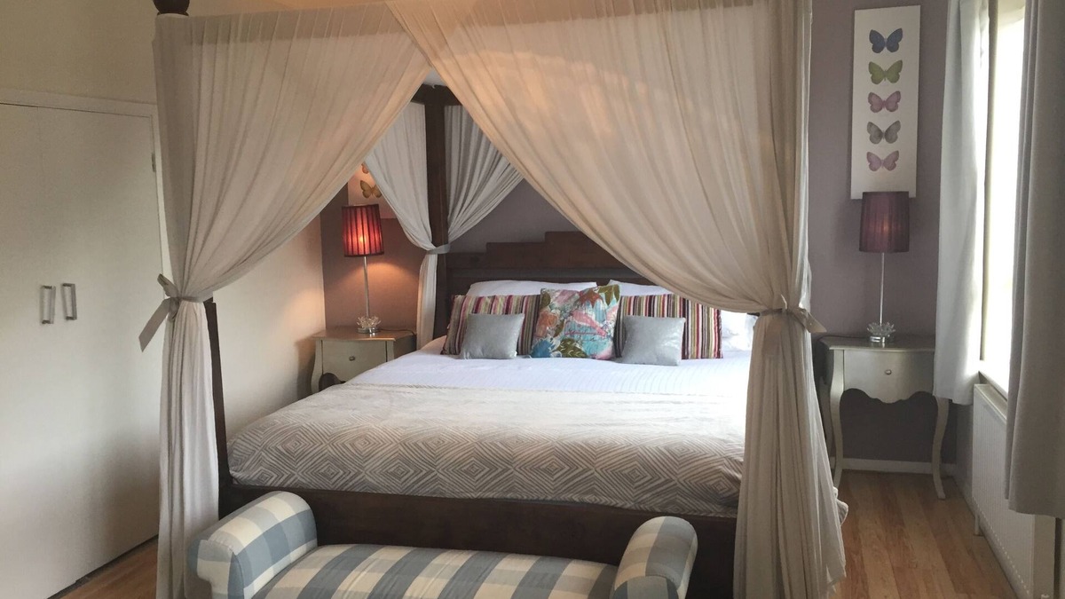 Chorleywood West Apartment | 2 Bed Luxury Duplex Sleeps 4/5 min walk FAST CHILTERN LINE - Marylebone 25 min