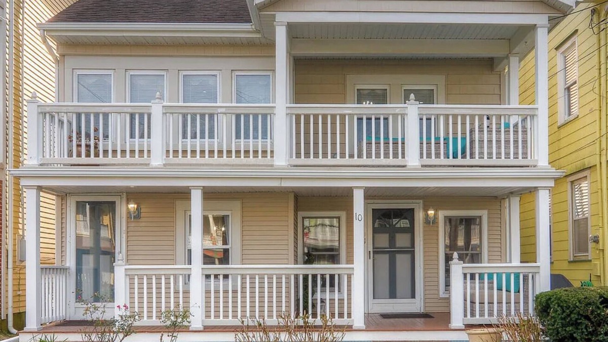 Ocean Grove House | 2-bed Luxury Ground Floor Unit in charming Ocean Grove - steps from beach!