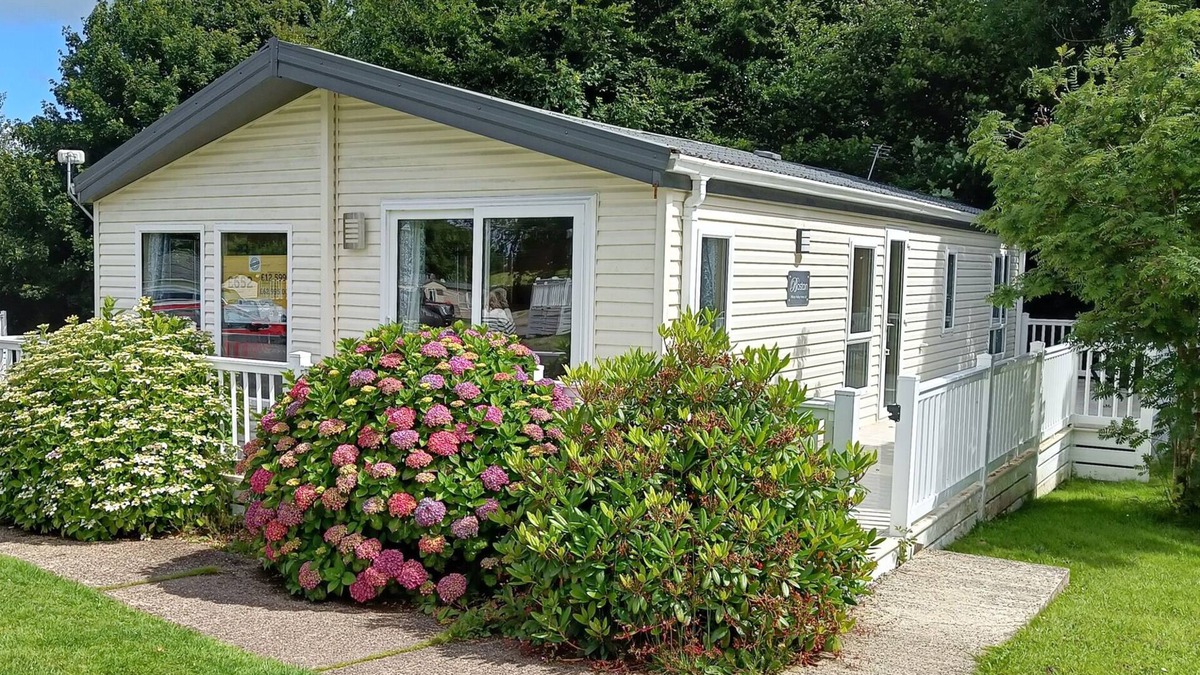 Bucks Cross Cabin | 2-Bed Luxury Lodge at Bideford Bay within walking distance of Clovelly