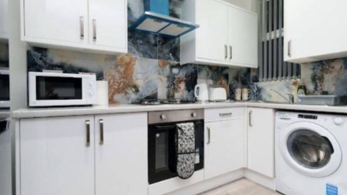 Harehills Apartment | 2 Bed-Modern-Apartment-Free Parking-Garden View