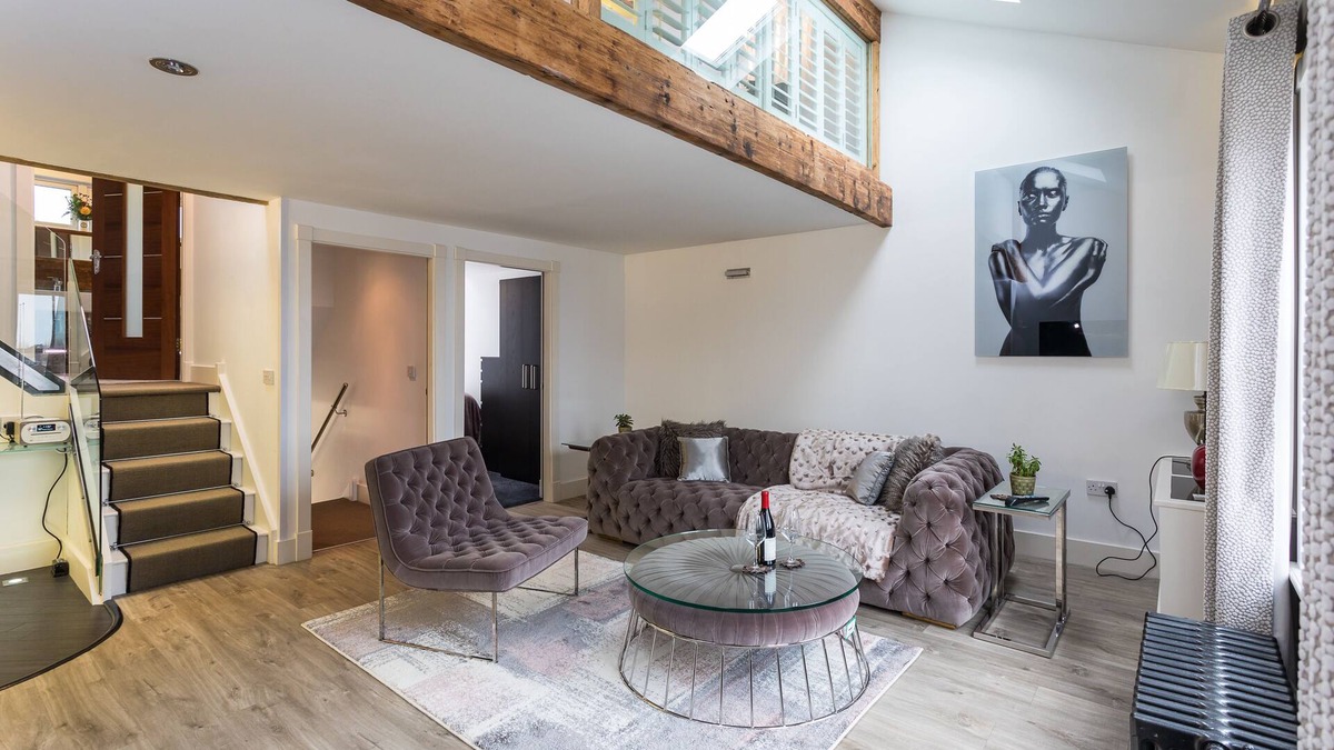 Trafford Apartment | 2 Bed Penthouse with Roof Terrace + parking near Metro to Old Trafford & City