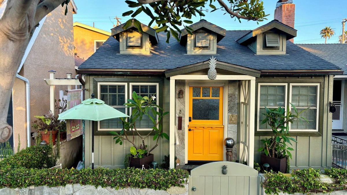 Old Towne House | 🍍2 Bed “PINEAPPLE BUNGALOW” 🌀Steps to Ocean & Main St.🌀 Relax @ the Ocean 🌊🏖️