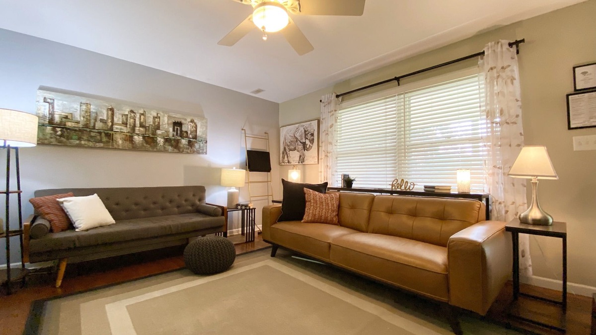 St. Charles House | 2 Bed plus remote work office. Walk to river trail.
