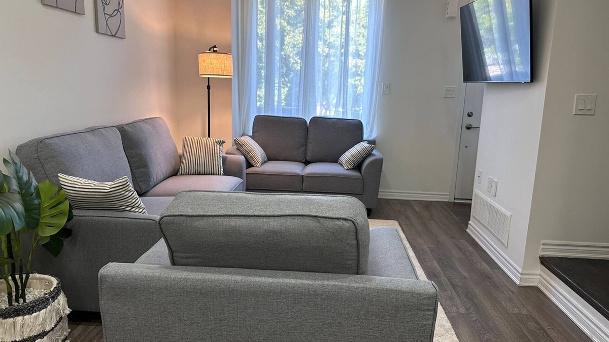 West Hill House | 2 bed room 2 bathroom Cozy town house