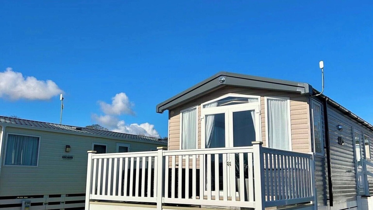 Coldingham Cabin | 2 Bed-Sleeps 6-Patio-Parking-Pet Friendly