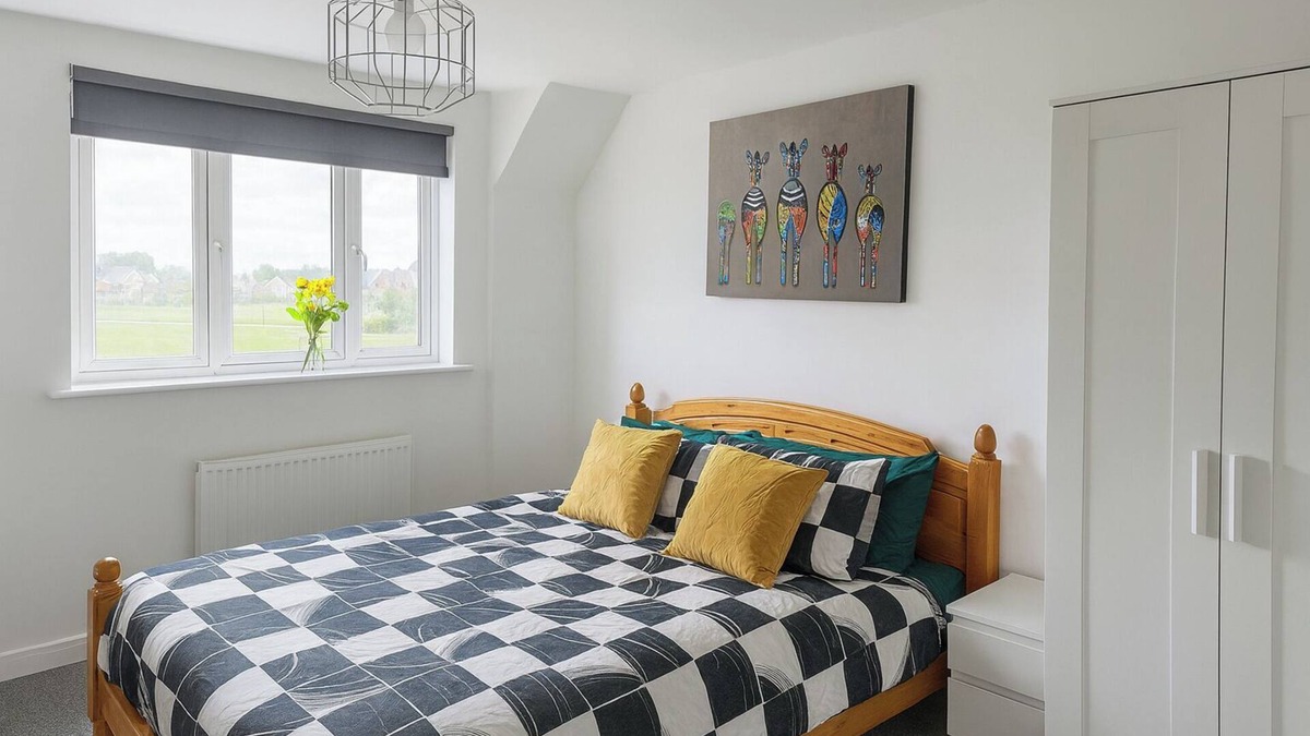 Didcot Apartment | 2 Bed-Sleeps 7-Free Parking-Balcony