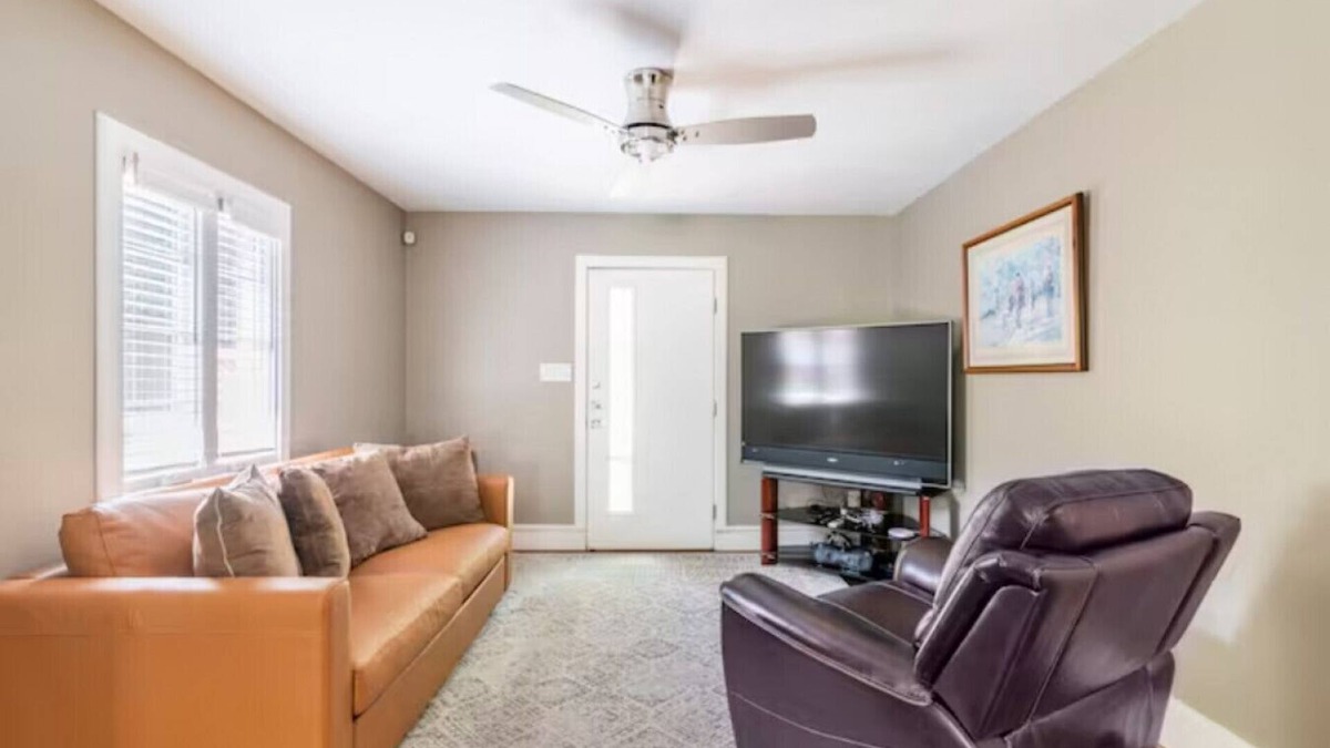 Biddleville House | 2 Bed stay near Uptown with updated Bath/Kitchen
