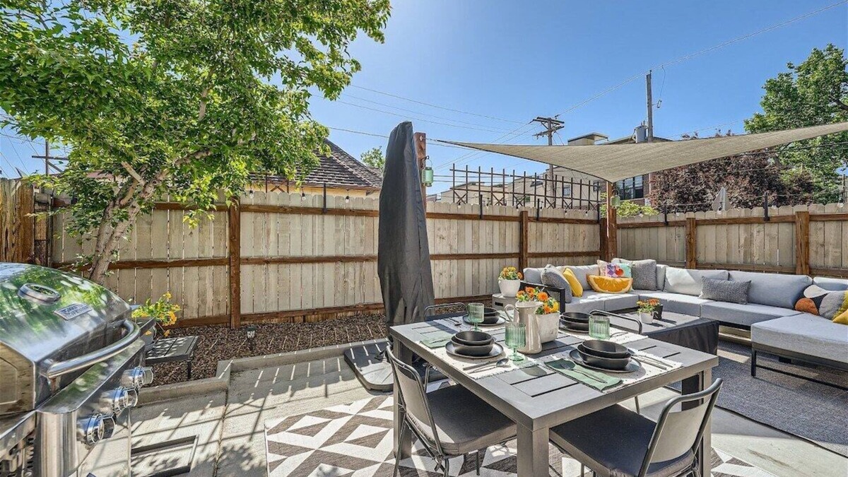 Washington Park West House | 2 Bed Sunny Retreat, Home Office, Backyard 30 Day