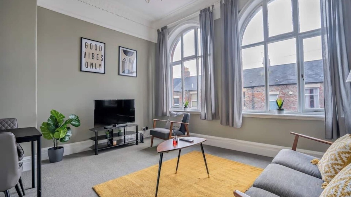 Wallsend Apartment | 2 Bed-Town Centre-Free Parking