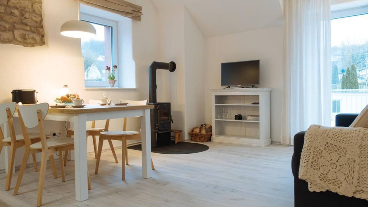 Pelm Apartment | 2-bed vacation apartment no. 1 shower/WC up to 4 persons - Ferienwohnungen Maijeschhof
