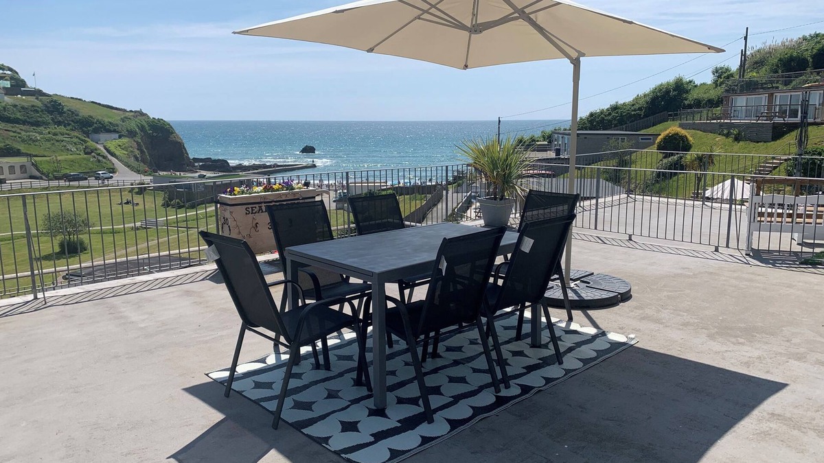 Millendreath Villa | 2 bed Villa, Large terrace with breath taking views only 3 minutes to the beach!