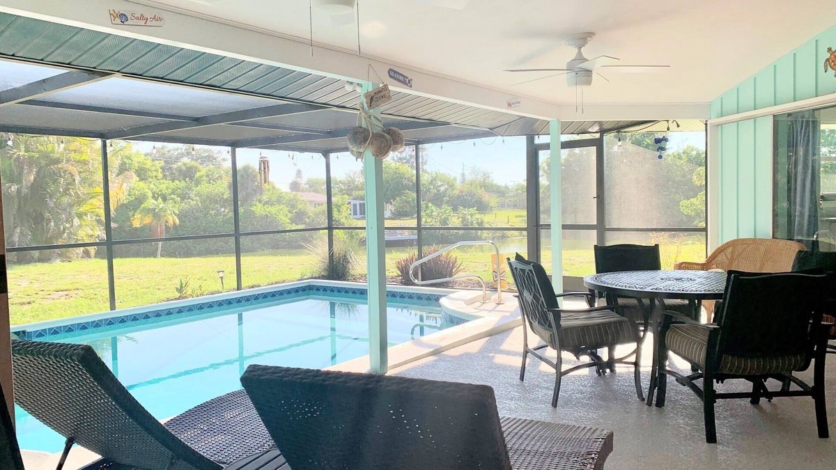 Venice Gardens House | 2 Bed w/Private Pool on Canal/Cul-de-sac, minutes from the Beach, Dog friendly