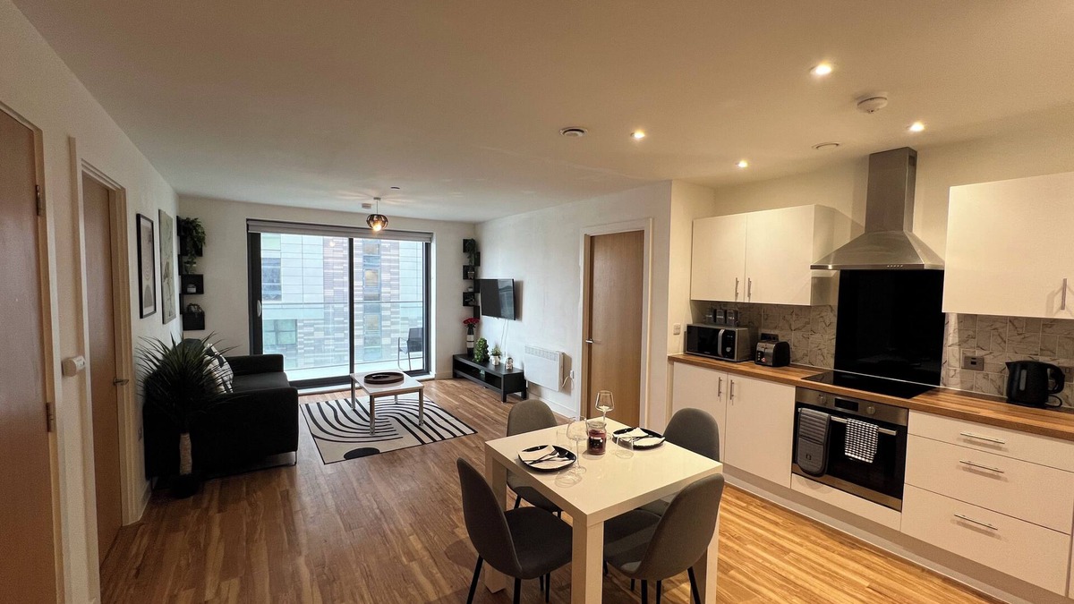 Trafford Apartment | 2-bed waterside retreat with gym in the heart of Manchester!