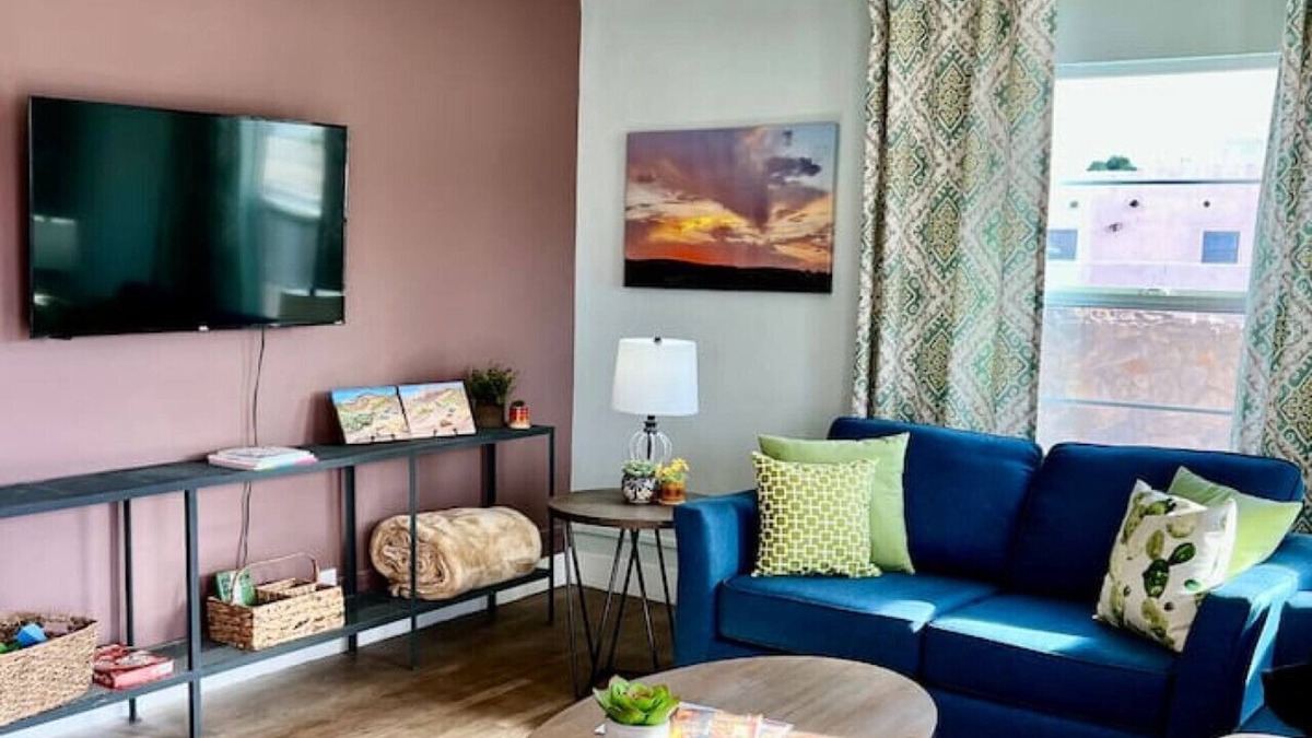 Las Cruces House | 2 bed with W/D, pets ok, 5 min to Farmers Market