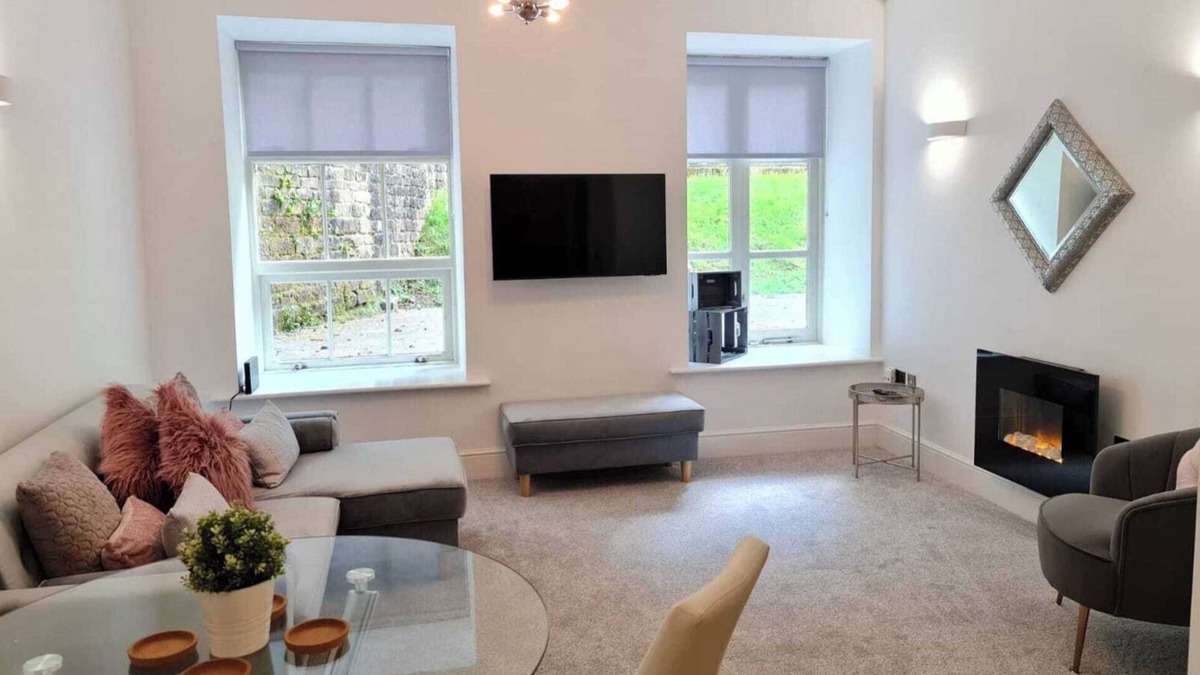 Sutton-in-Craven Apartment | 2 Bed Woodland Retreat - Garden & Free Parking