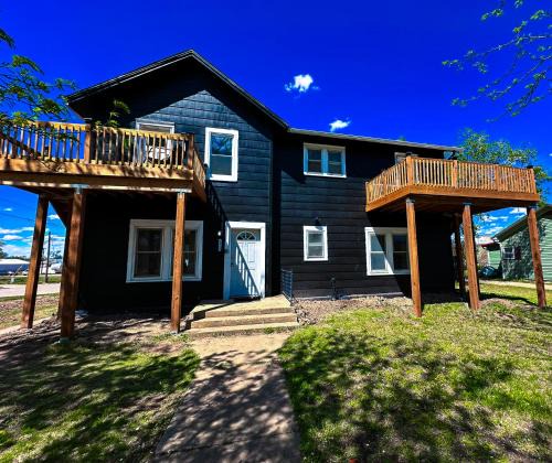 Russell House | 2 Bed1bathkitchengrillfirepit-sleeps 6pp