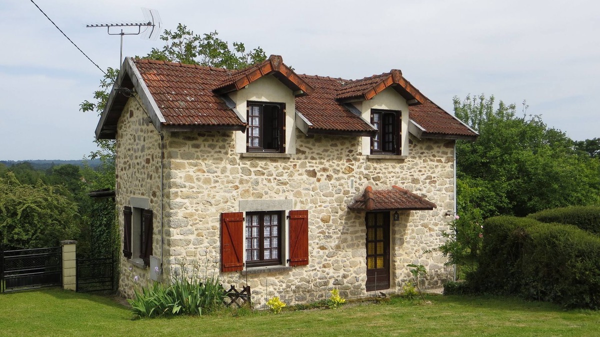 Maisonnais-sur-Tardoire Cottage | 2 Bedroomed Detached cottage With Large Private Garden-NOW WITH WI-FI