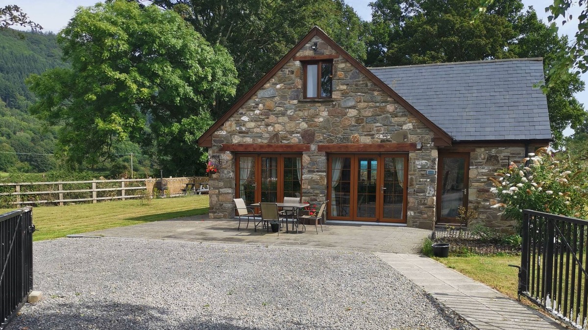 Gilwern Cottage | 2 bedroom New Cottage with 360 mountain views