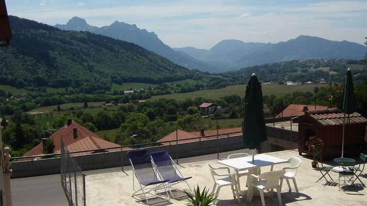 Saint-Paul-en-Chablais Apartment | 2 bedroom apartment close to the lake, skiing and hiking - Bernex/Évian