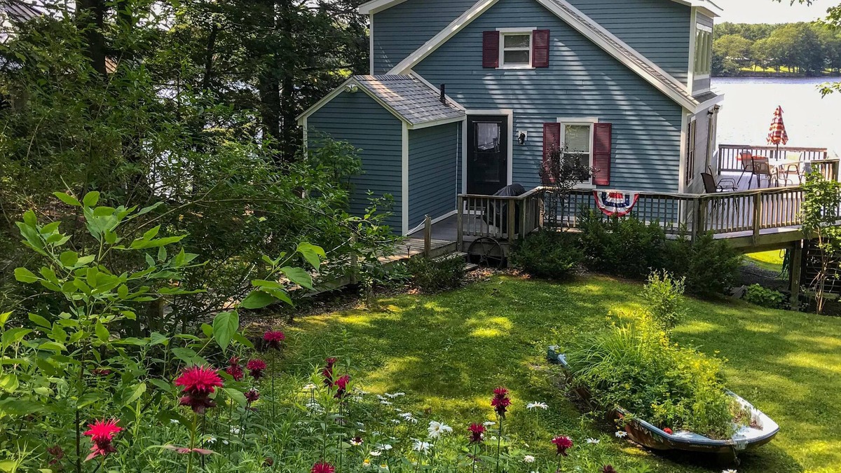 Richmond Cottage | 2 Bedroom, 1 & 1/2 bath Waterfront Cottage on Pleasant Pond