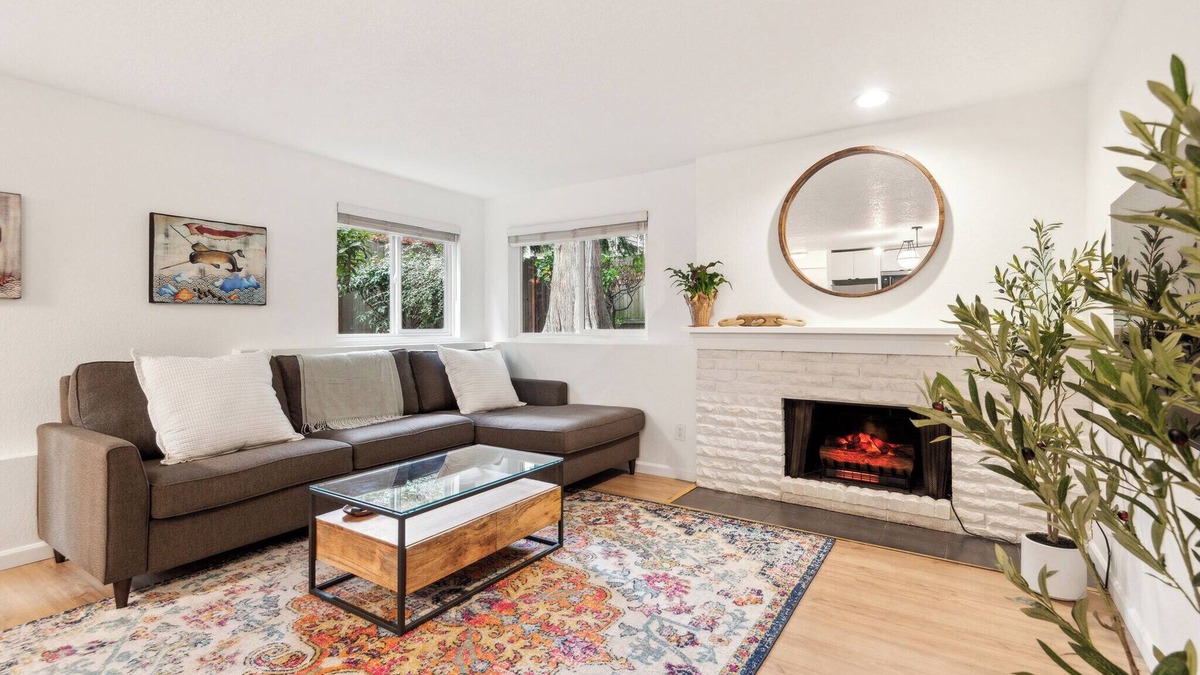 Old Ballard Condo | 2 bedroom, 1.5 bath Condo w/free Parking, Kitchen, WiFi, W/D & 97% walk score