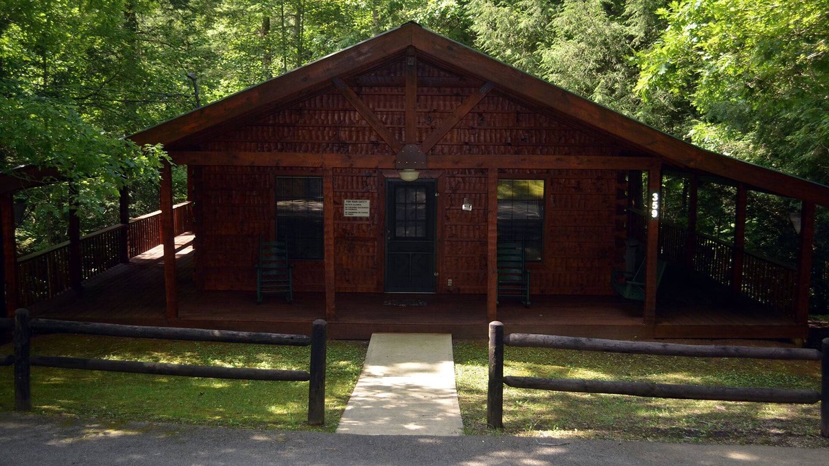 Oneida Cabin | 2 bedroom 1 bath cabin