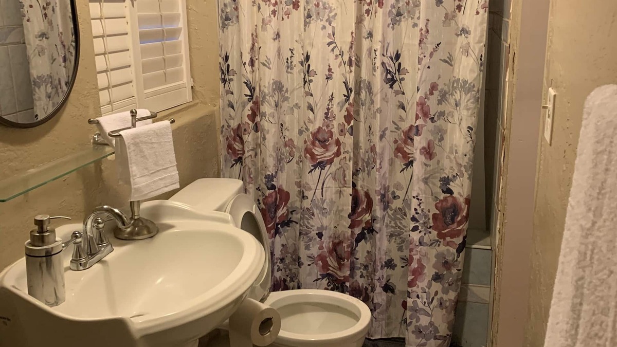 Madera House | 2 bedroom 1 bath home. In the heart of madera.