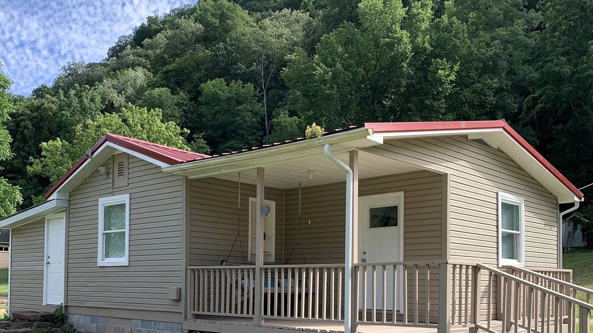 Bellepoint House | 2 Bedroom 1 bath House on the New River