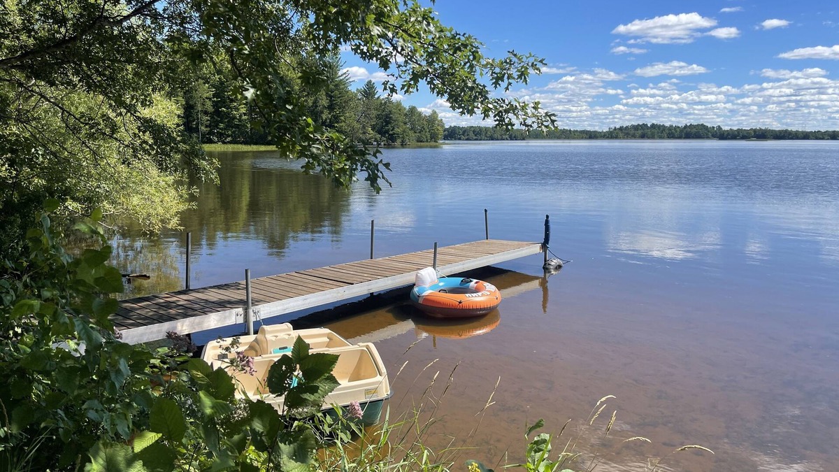 Tomahawk House | 2 bedroom, 1 bath on Lake Moahawksin