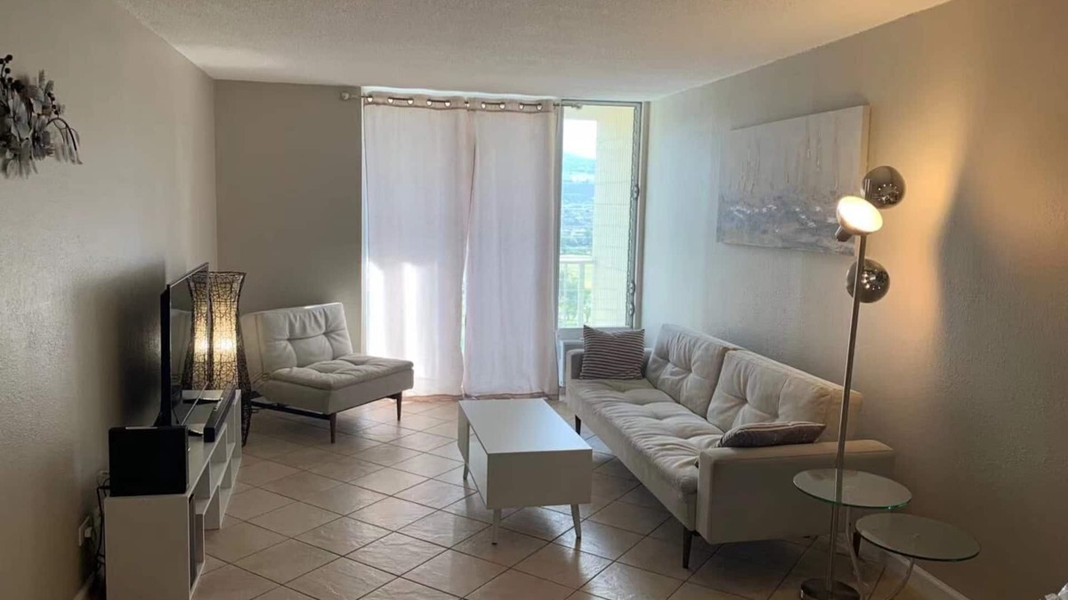 Diamond Head - Kapahulu - St. Louis Condo | 2 bedroom 1 bathroom, walk to world famous Waikiki beach only 0.3mi