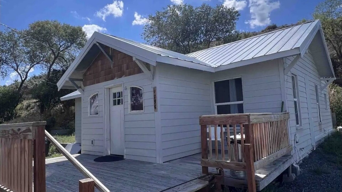 Burns House | 2 Bedroom 1 Bathroom with game room. Pet friendly